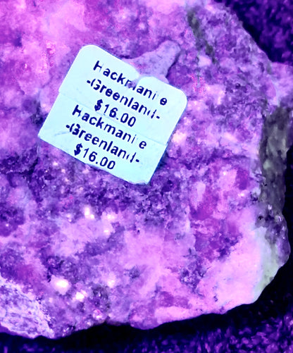 Raw Hackmanite (UV)